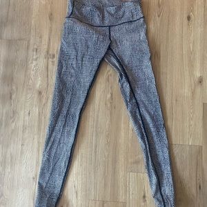 Lulu lemons size 6 like new